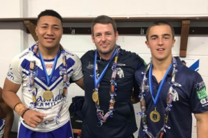 Bulldogs Harold Matthew Cup coach Shannon Rushworth (centre) with Sosaia Alatini (left) and Bronson Reuben (right) after the 2023 grand final.
