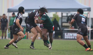 Saki Loma with a smaching run for the Keas